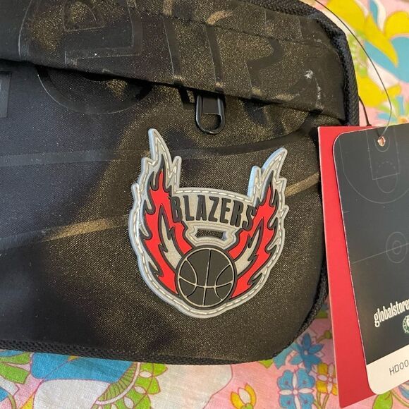 Mitchell & Ness Hardwood Classics Portland Trail Blazers Fanny Pack NWT - Picture 4 of 15